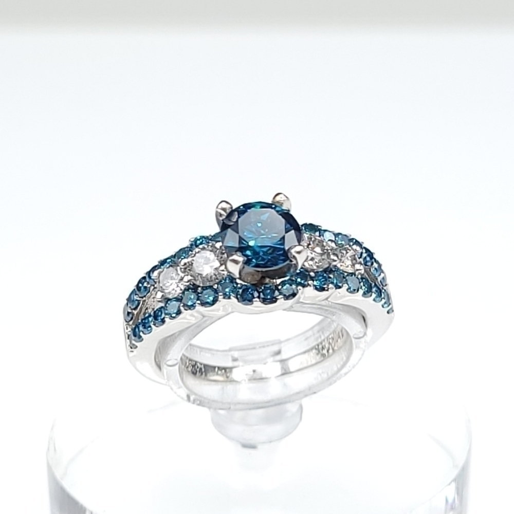 Blue Diamond Engagement Ring. - Picture 10 of 15